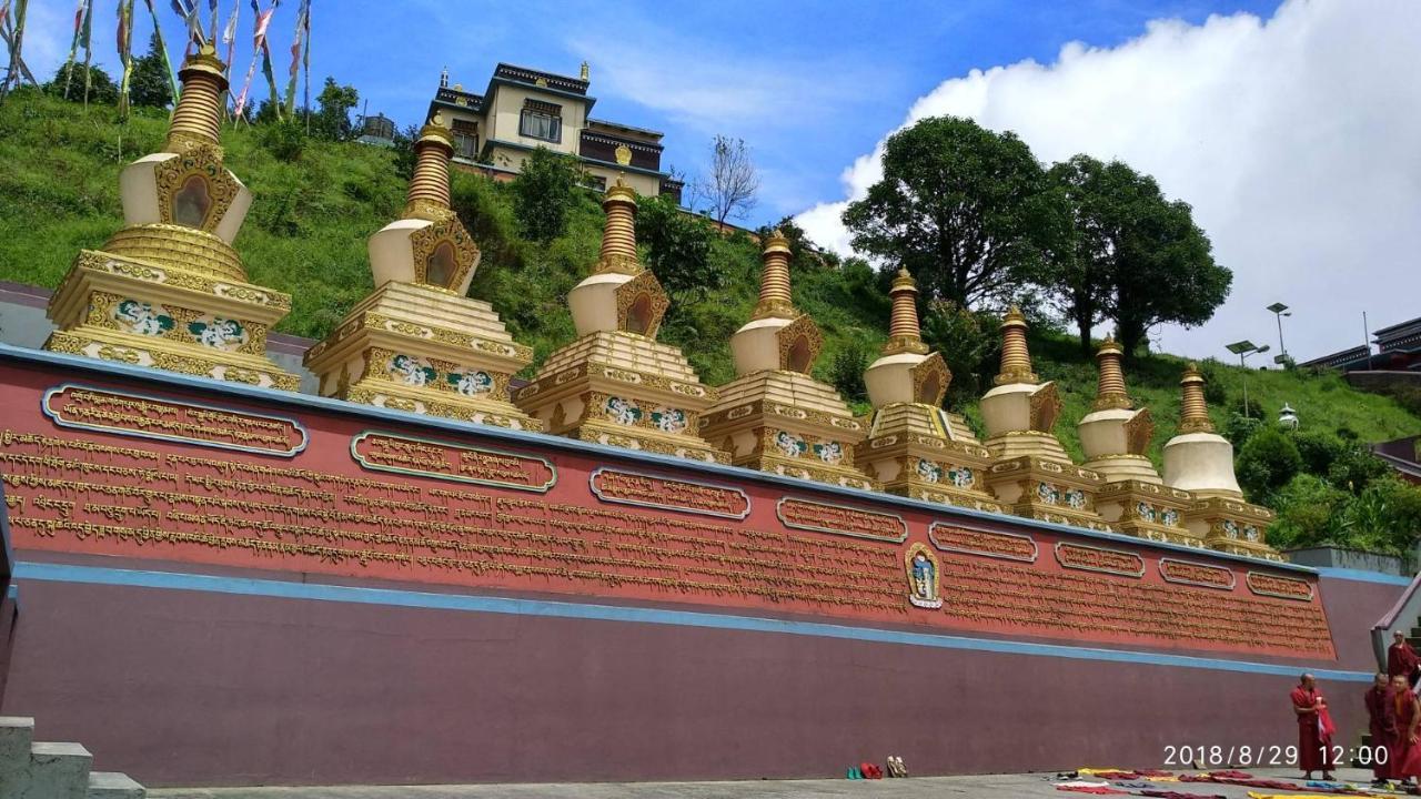 Tibet Homestay Rishop Bagian luar foto