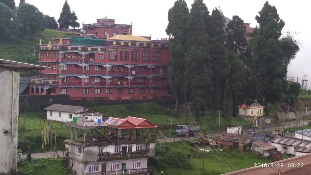 Tibet Homestay Rishop Bagian luar foto