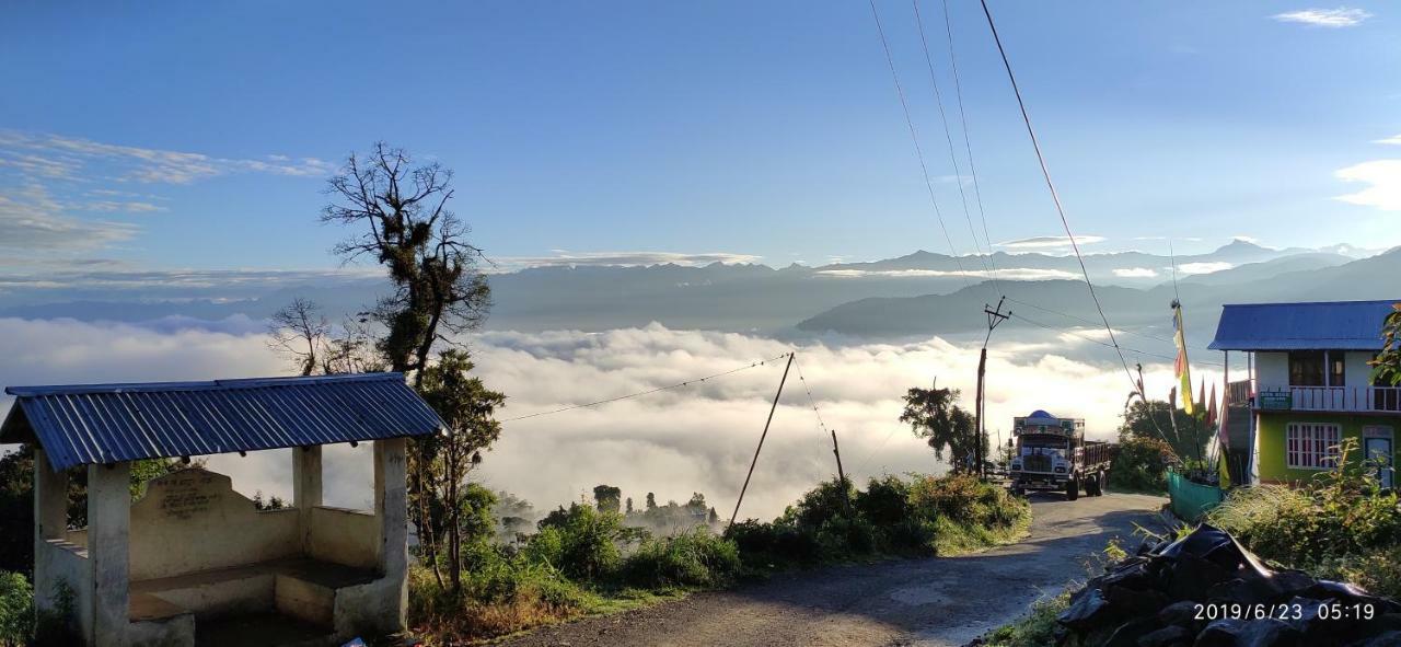 Tibet Homestay Rishop Bagian luar foto