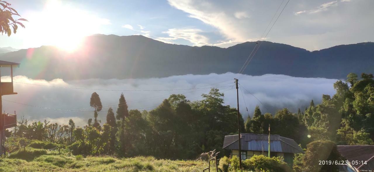 Tibet Homestay Rishop Bagian luar foto