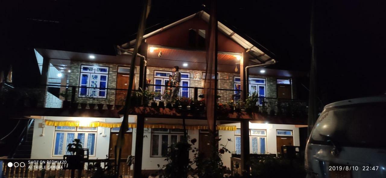 Tibet Homestay Rishop Bagian luar foto