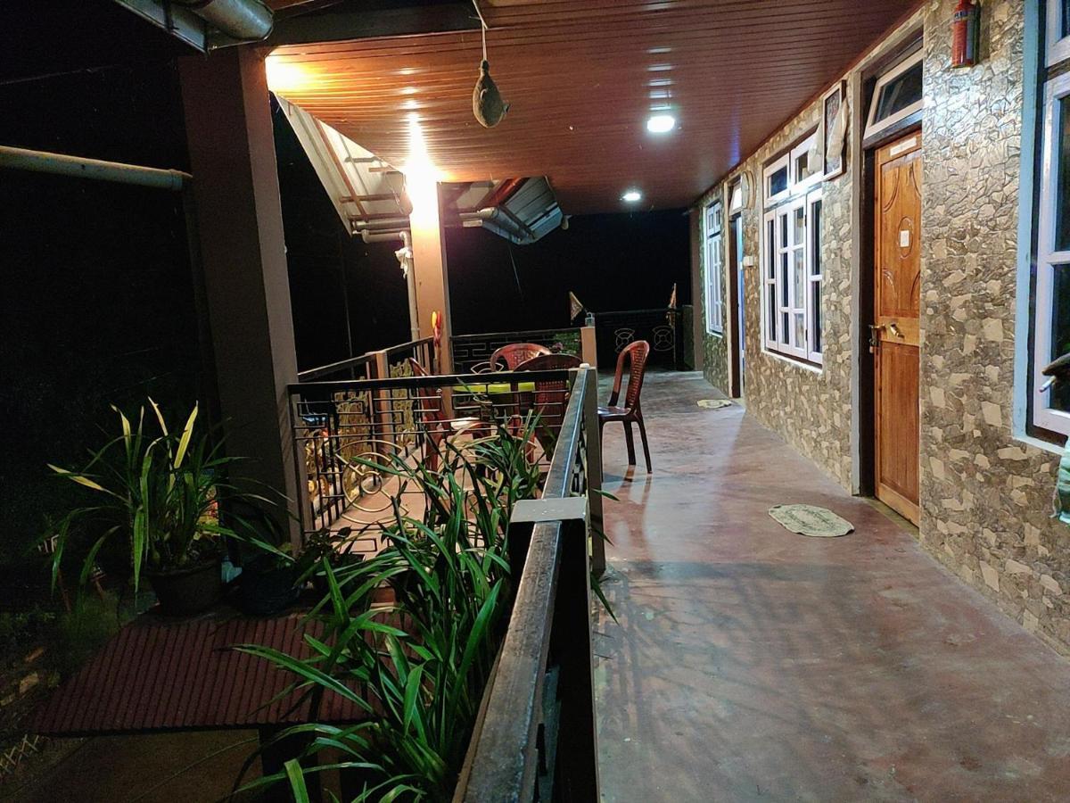 Tibet Homestay Rishop Bagian luar foto