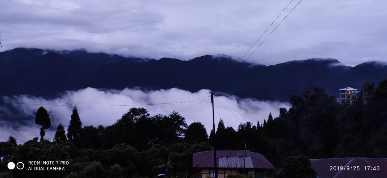 Tibet Homestay Rishop Bagian luar foto